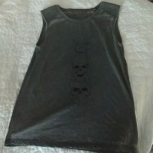Grey skull tank